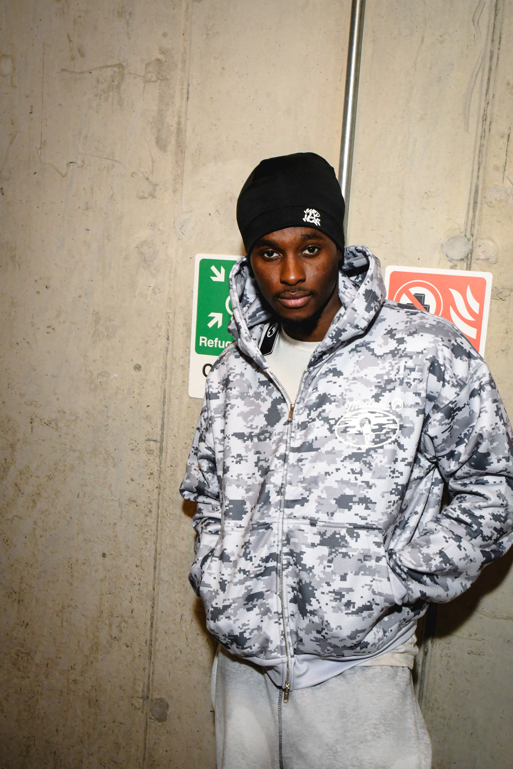 GIRI SKULLY (BLACKOUT)