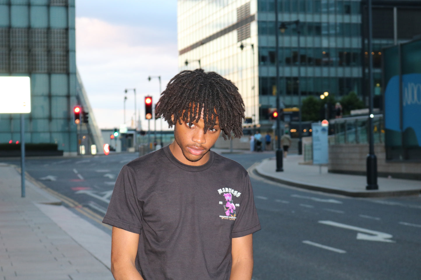Grandeur Tee - Blackout